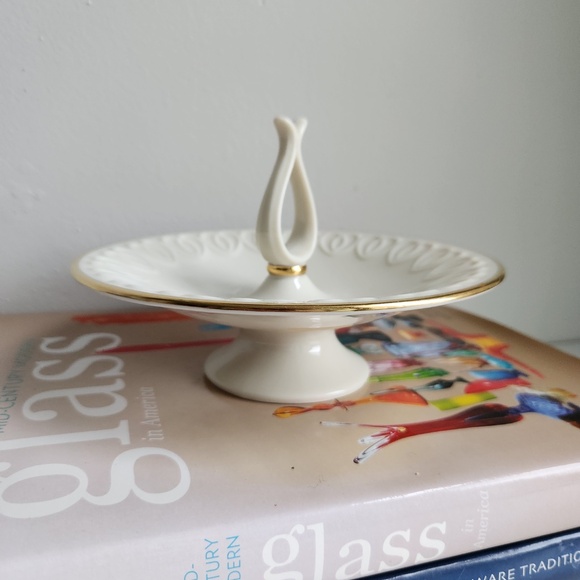 Lenox Embossed Heart Venus Collection Center Handle 7" Footed Candy Trinket Dish - Picture 5 of 9